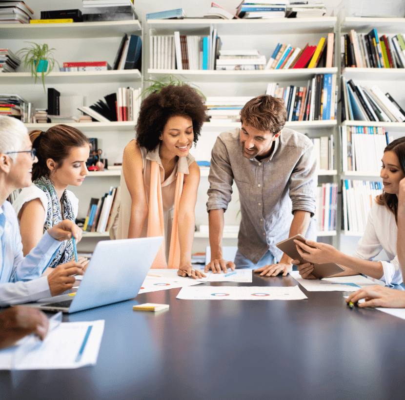 creative-business-people-working-on-business-proje-ANM3TDC-min (1)